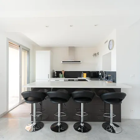 Apartment Wonderful View - 2br Fabron - Parking